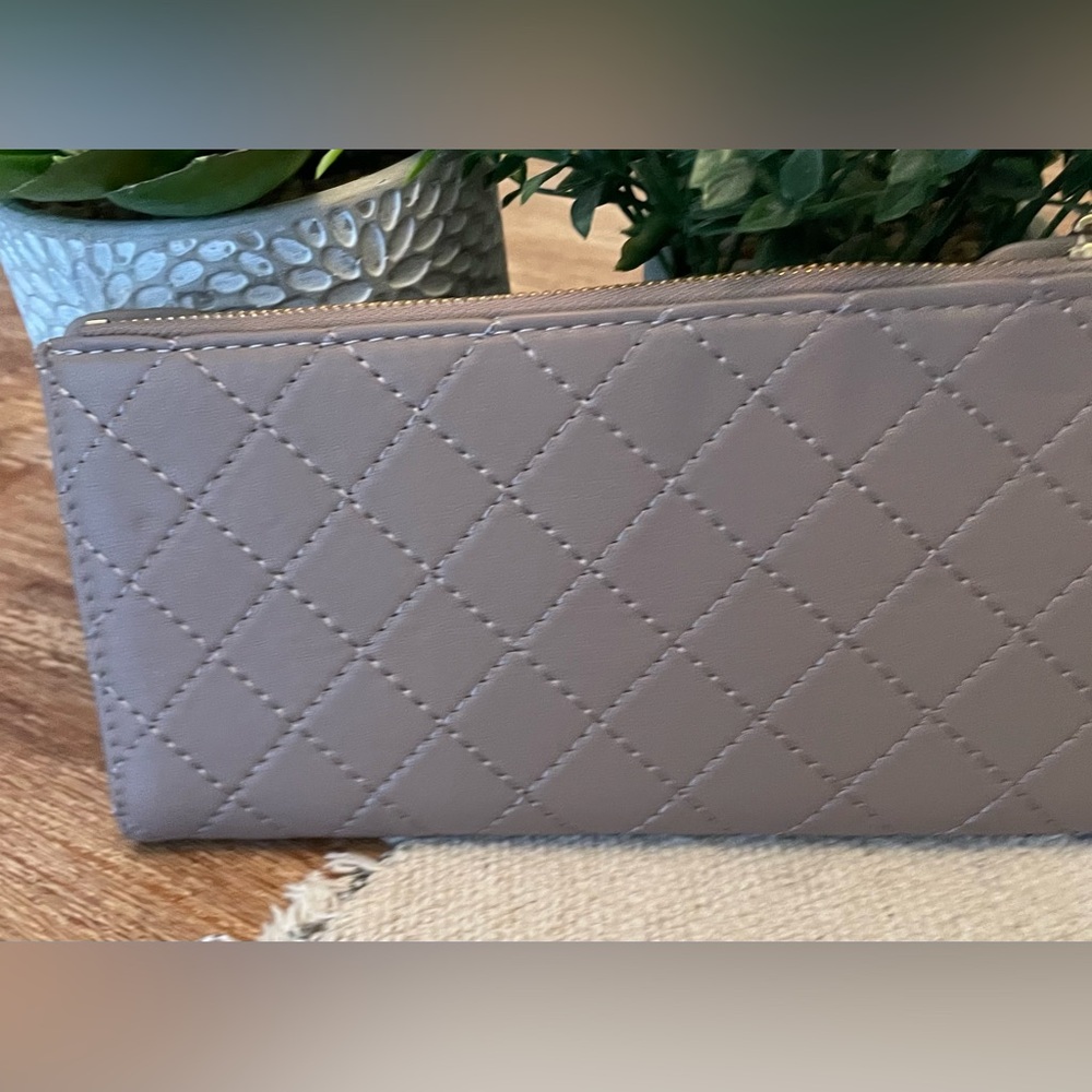 Badgley Mischka Quilted Tan Wallet - Picture 8 of 8